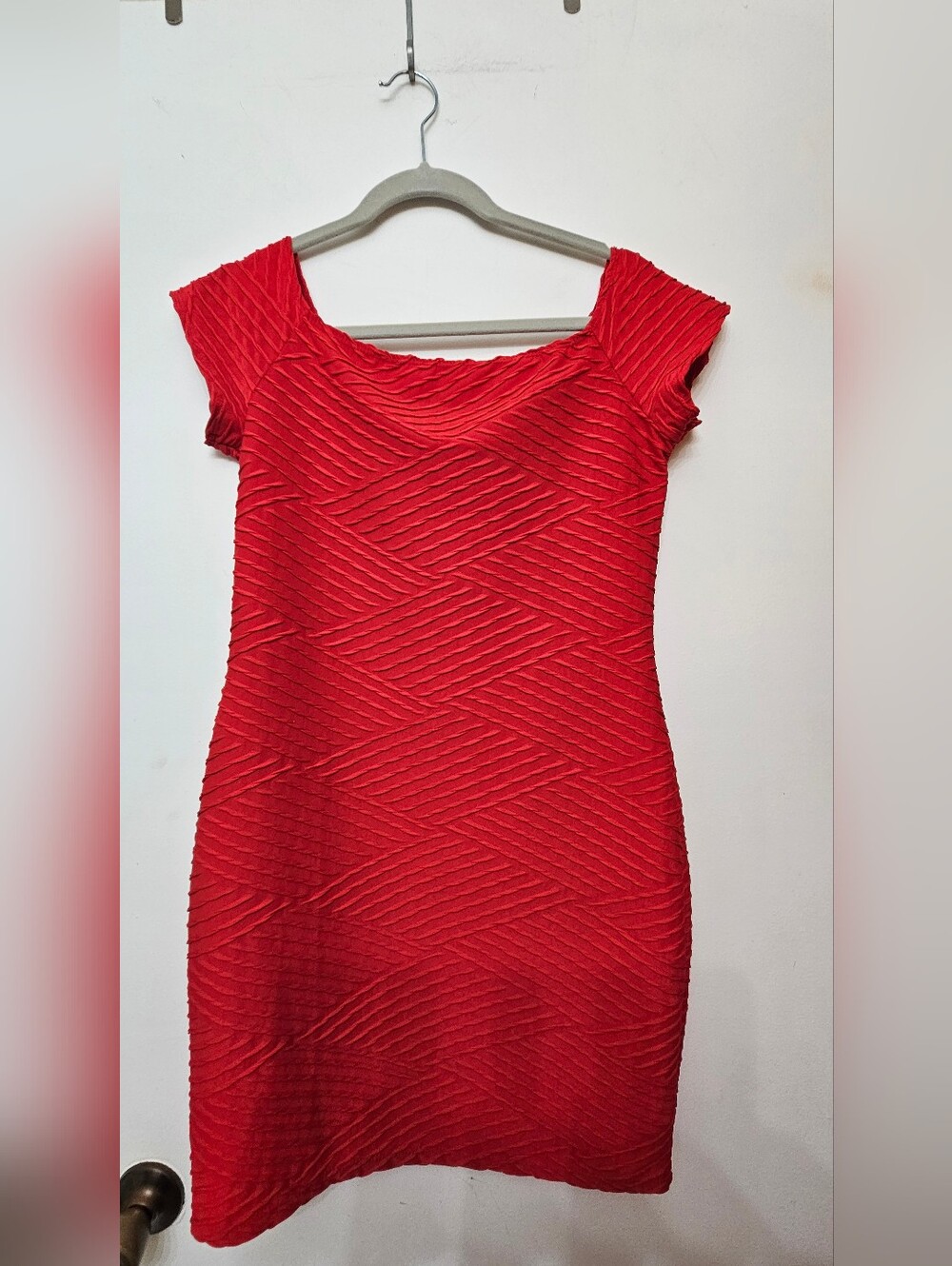 Brat Star Red Cap-Sleeve Textured Sheath Dress